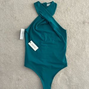 aritzia babaton contour twist bodysuit